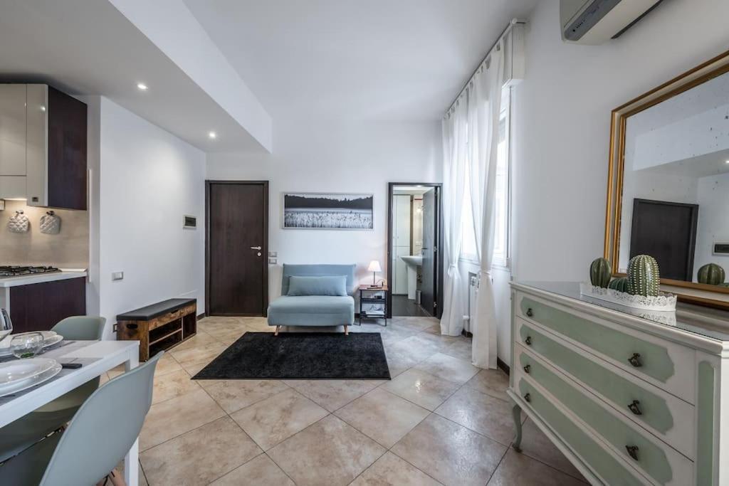 Sotto Le Due Torri 5* Apartment Bologna Exterior photo