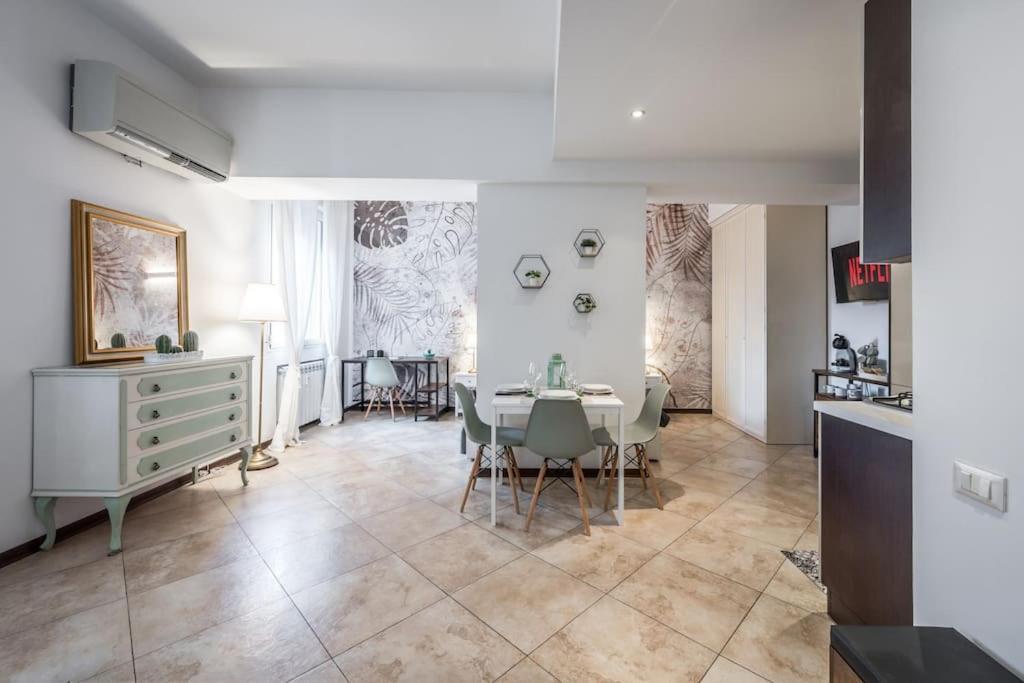 Sotto Le Due Torri 5* Apartment Bologna Exterior photo