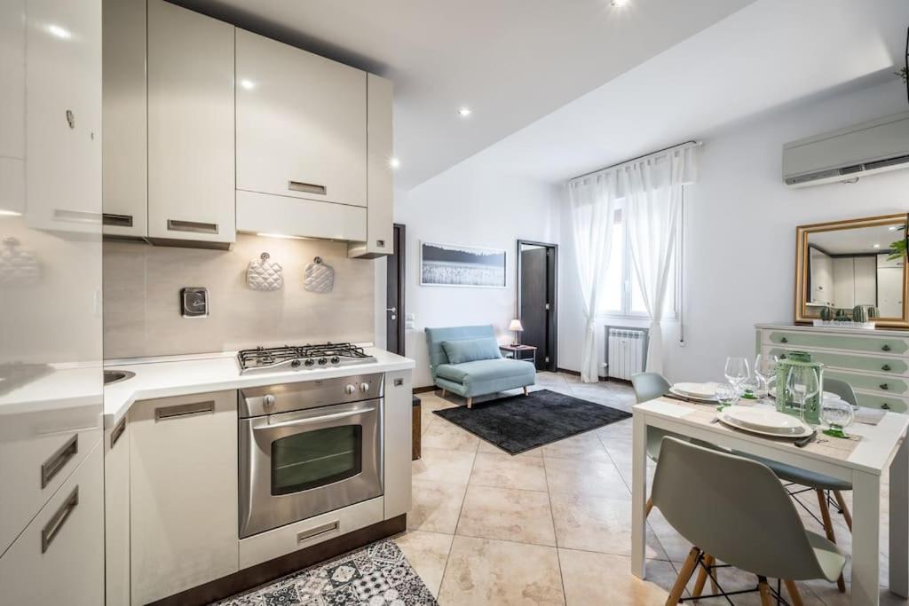 Sotto Le Due Torri 5* Apartment Bologna Exterior photo