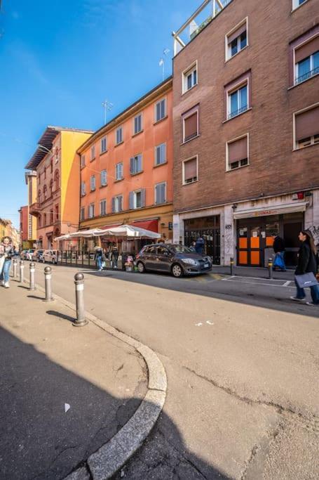 Sotto Le Due Torri 5* Apartment Bologna Exterior photo